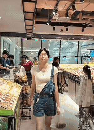 这虎牙妹子张嘴一笑，我是灵魂出窍！[捂脸]