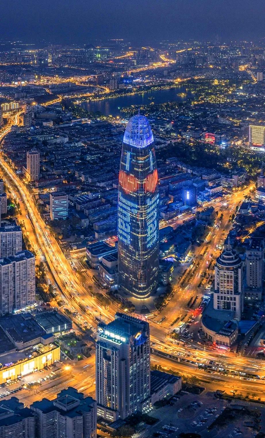 济南绿地普利中心，曾经的济南第一高楼，济南老城区地标性建筑，当年是山东首个 30