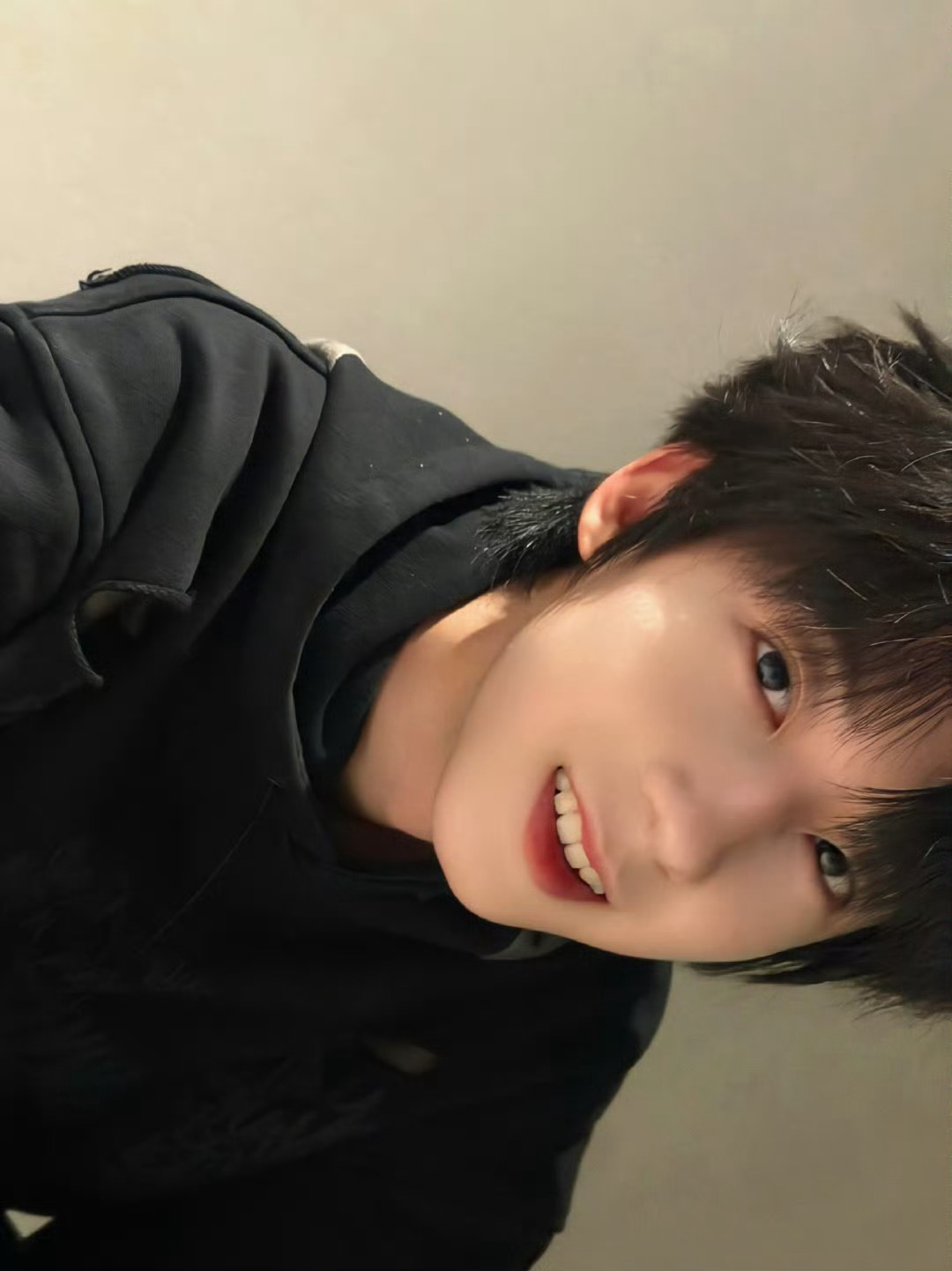 杨博文体能恢复中 体能好好休养慢慢来，萌萌的小羊太招人疼，浑身都是可爱气场，一眼