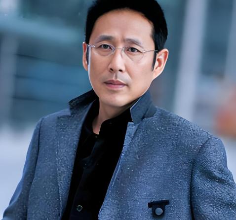 一句非常现实的话：

“背后诋毁你的人，无非3个原因：
第一. 没有达到你的层次