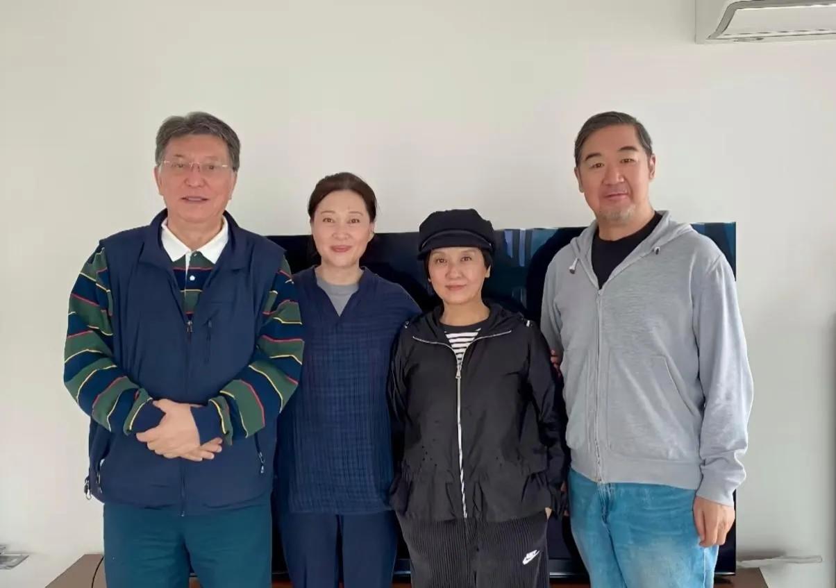 印象中的王熙凤个子挺高，现实中的邓婕这么娇小玲珑吗？

邓婕我非常喜欢的一位演员