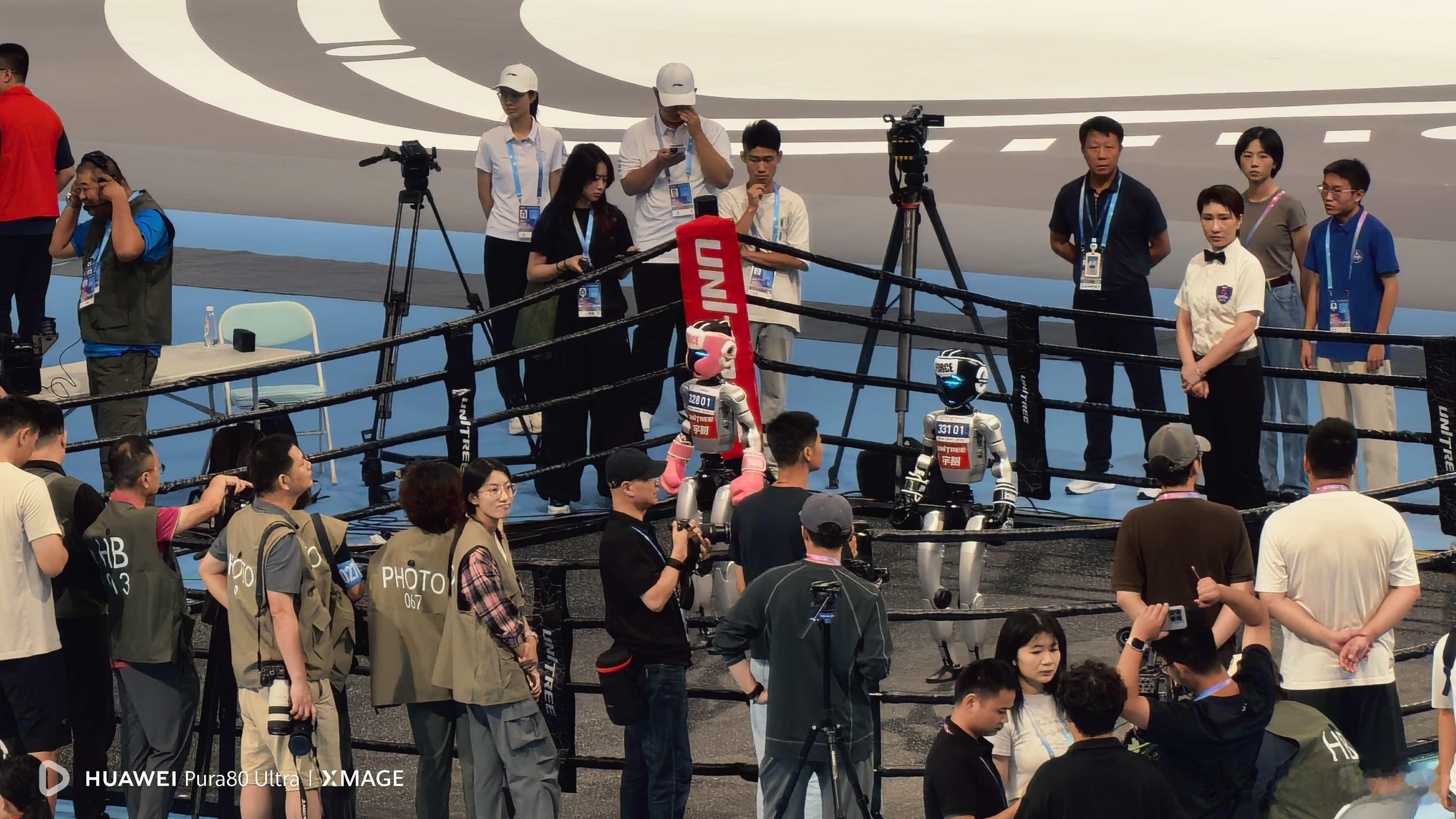2025世界人形机器人运动会说实话真人拳击我还没见过呢，倒是先看上机器人拳击了。