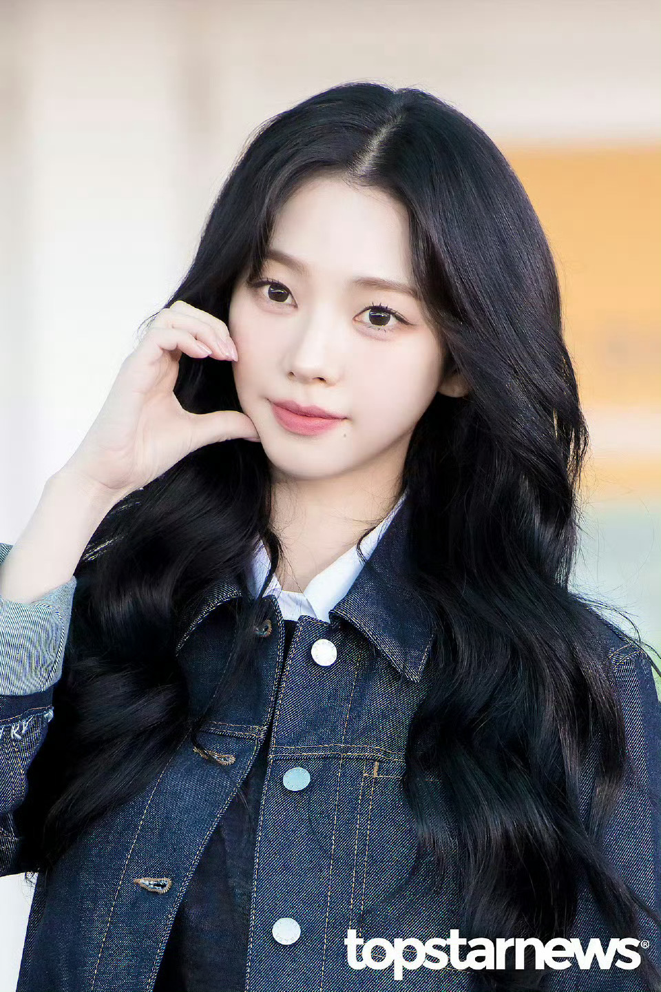 杨幂柳智敏撞衫杨幂柳智敏米兰时装周造型撞衫杨幂是Prada全球代言人审美本来就多