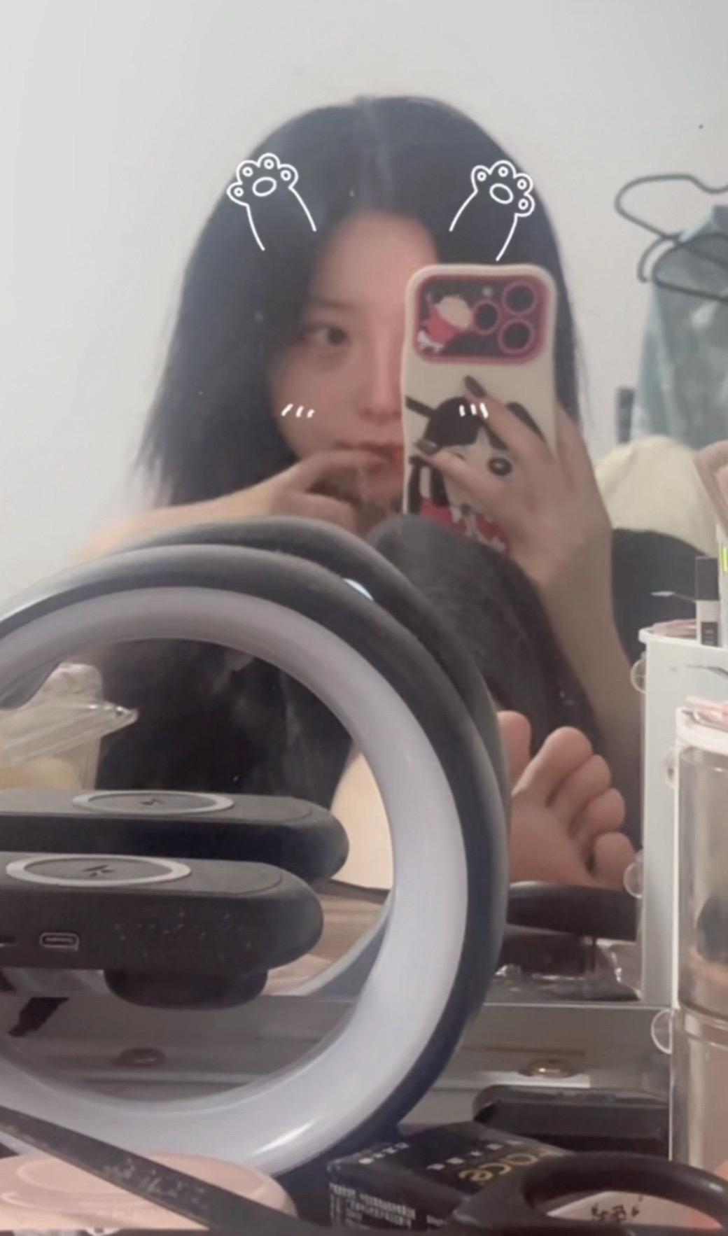 迷人的笑脸吸引视线