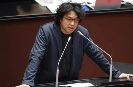 沈伯洋再发新声
 
1月5日，沈伯洋在个人社交账号上再次发文。
 
文章里写道: