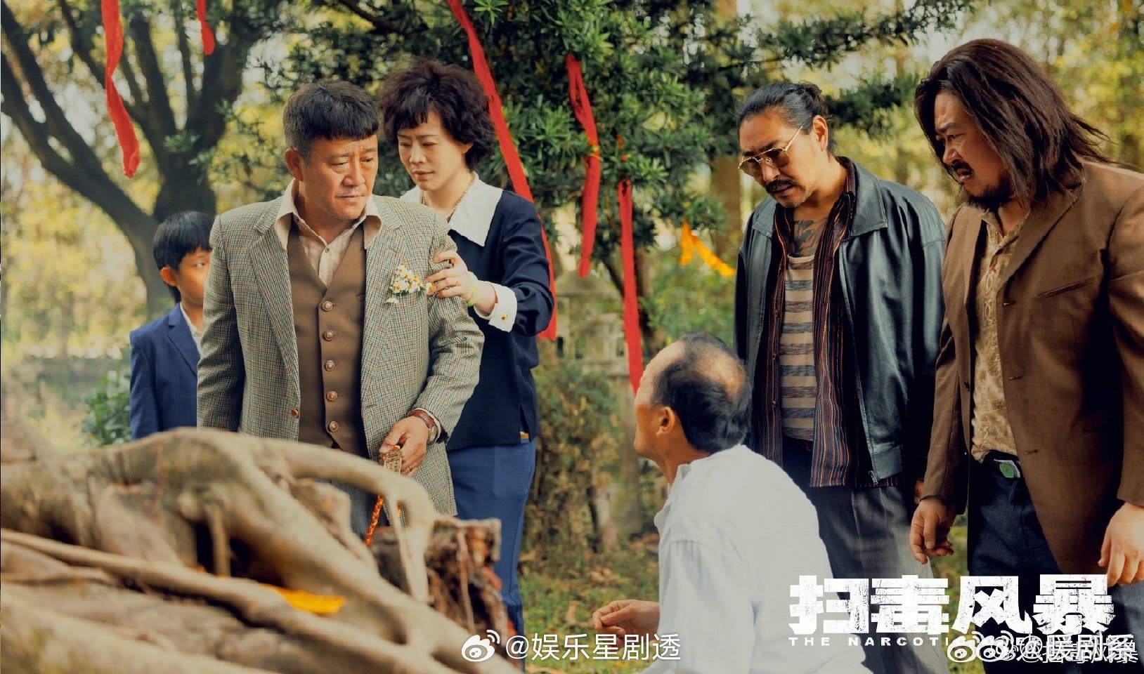 扫毒风暴绝命毒师父从拒绝到默许再到主动参与，邓建立每一次对卢少骅的“指导”，都是