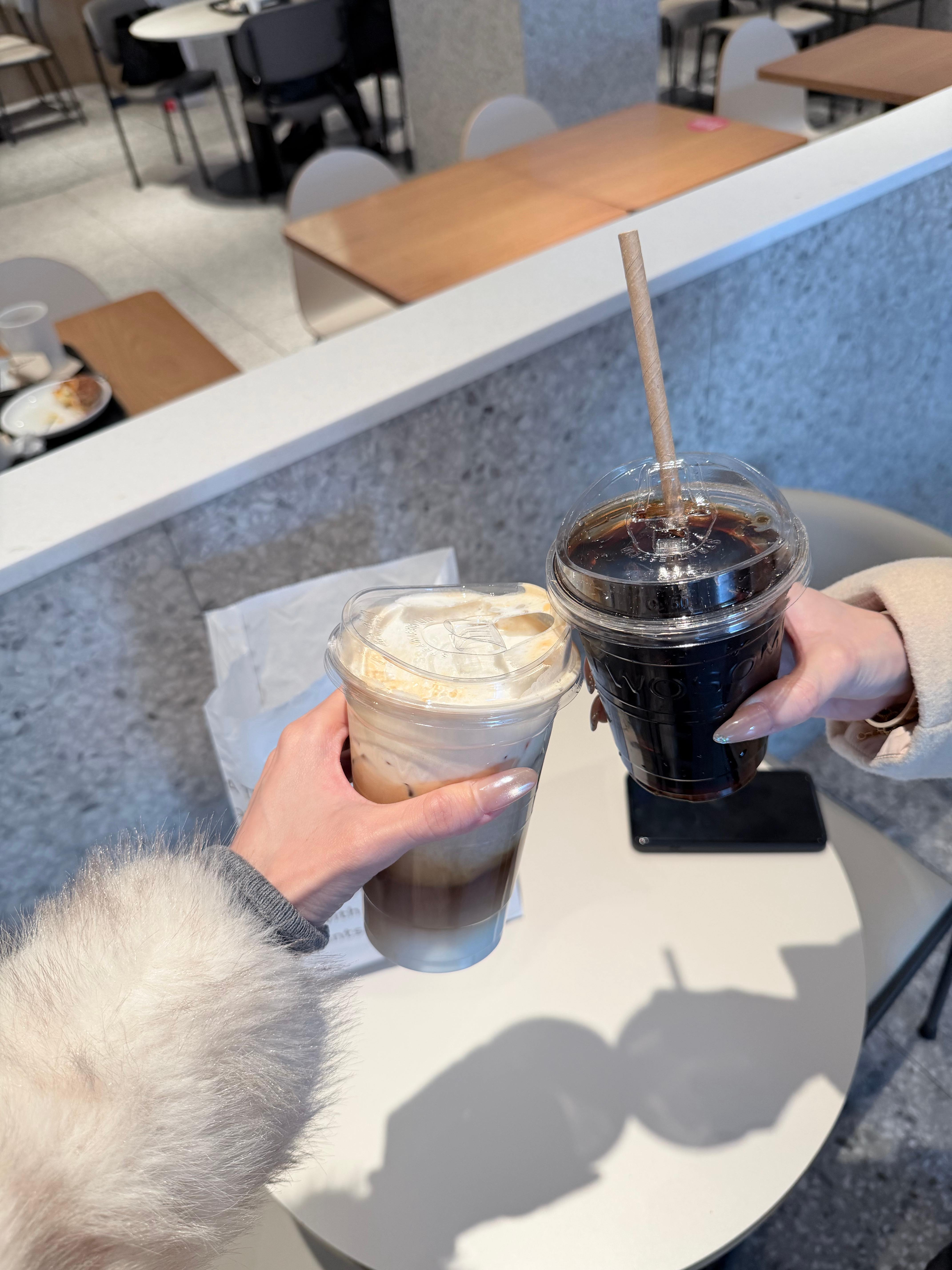 好爱韩国的咖啡 好甜 种类选择又多 整的和甜品一样 每次来都狂喝几天 早上约了化