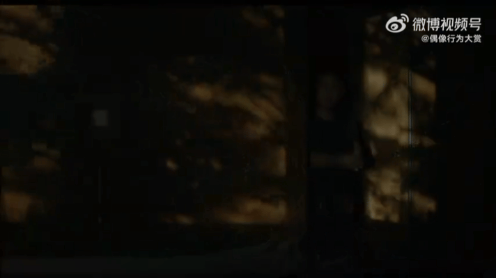 吃上梁朝伟的国宴了 真的被《寂静的朋友》狠狠戳中！百年银杏树下，时光慢慢流淌，梁