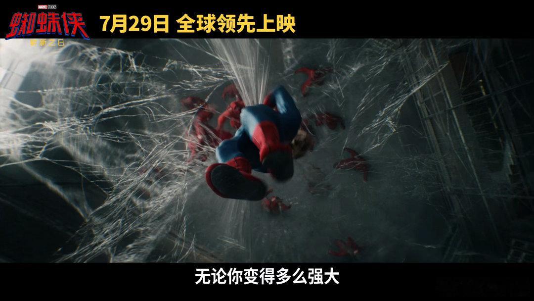 绿巨人一巴掌扇飞蜘蛛侠 这不就是上班时遇到喋喋不休的人，心里想一巴掌把人扇走的具