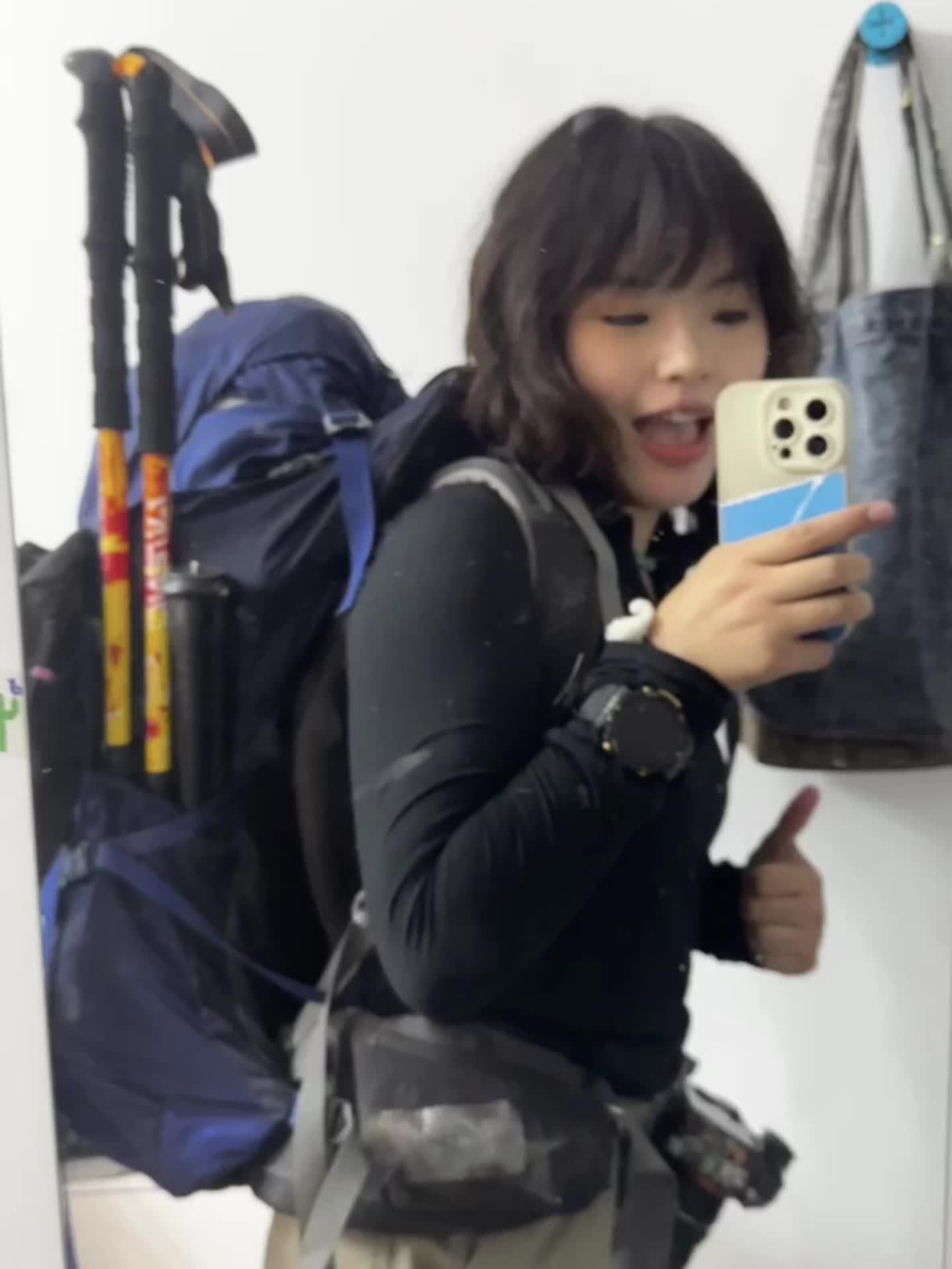 成为一个改变世界的人而不是和世界对抗的人 带8个女生一起徒步穿越腾格里...