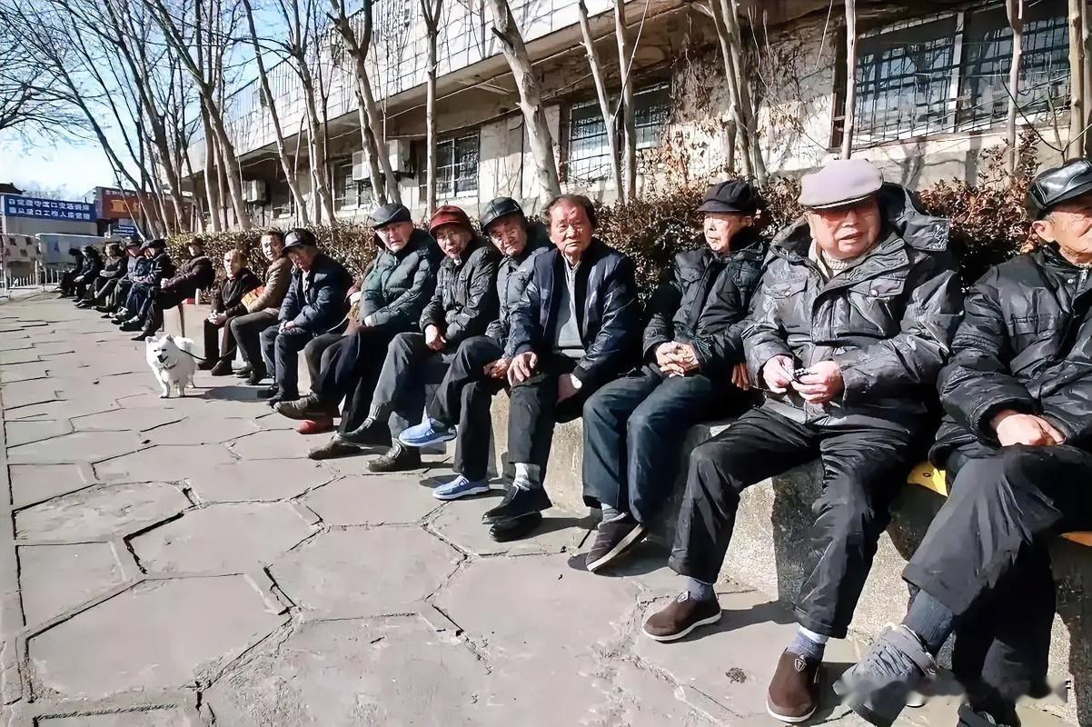 我认为不会。一个有儿有女的父母，一般不会去养老院。