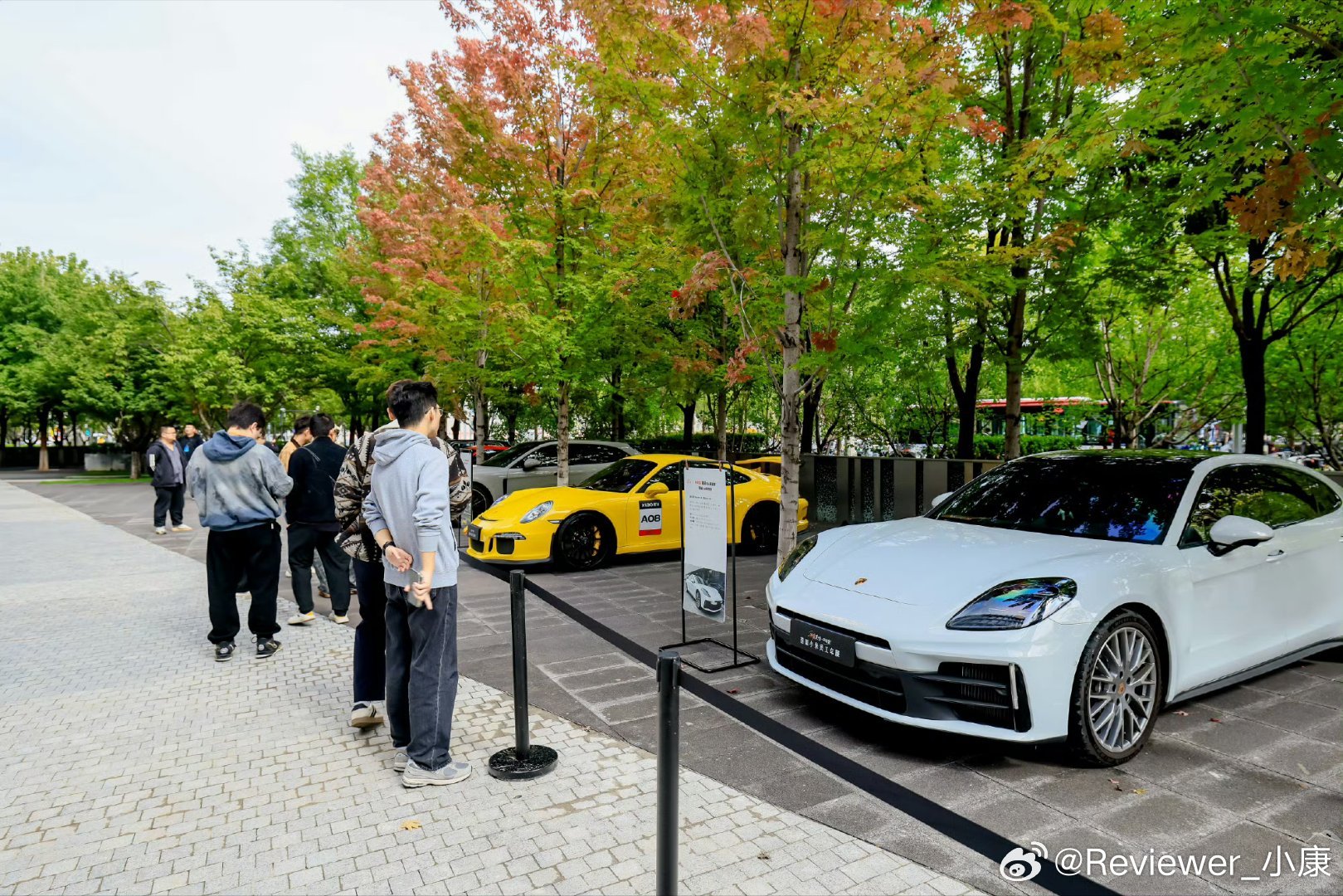 好奇问问，小米办员工车展，是为了什么？按理说，这种事情没啥收益可言，同样投入办个