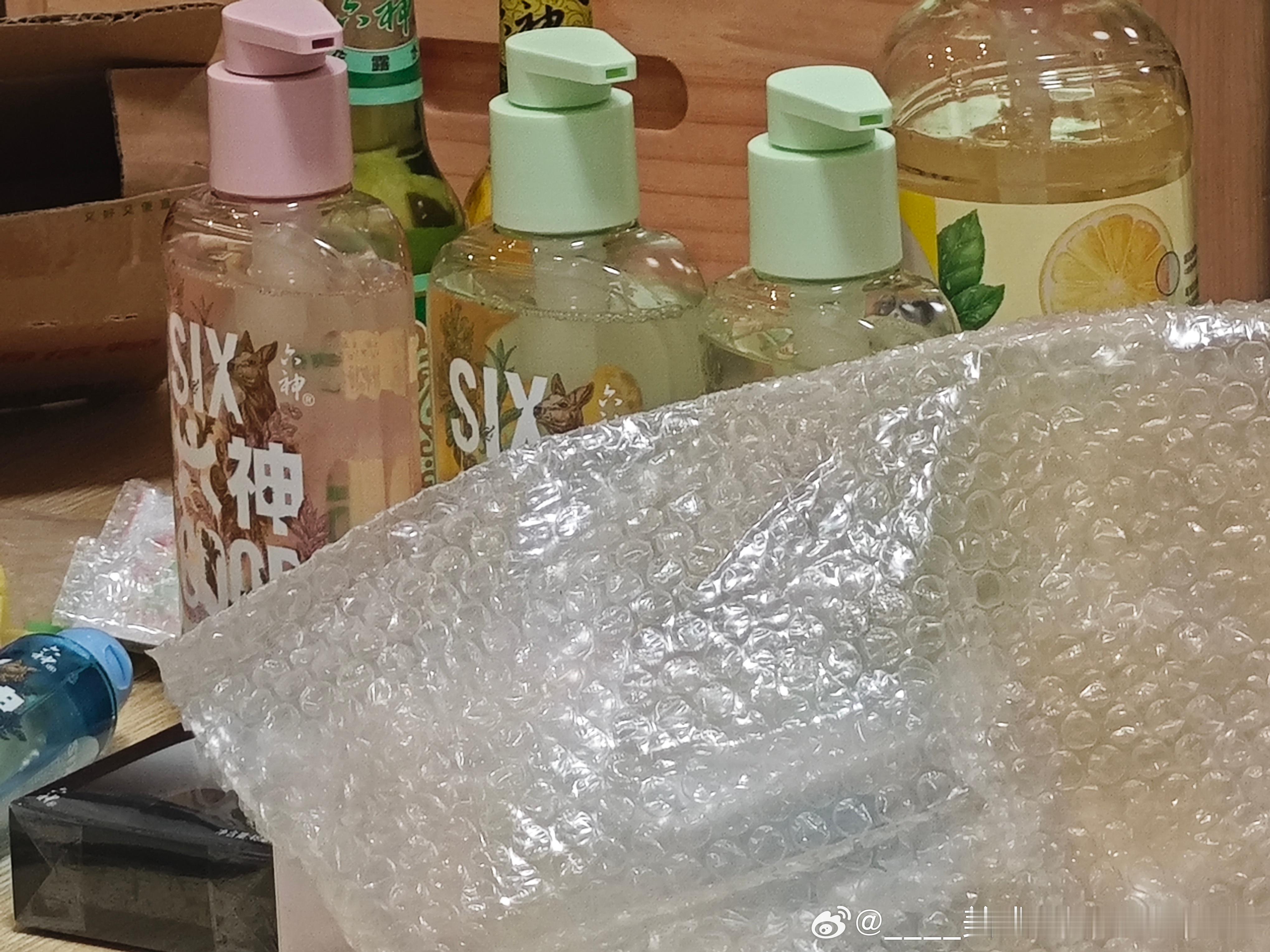 拆了8个盒子才拆出来这么点东西，力竭了… 