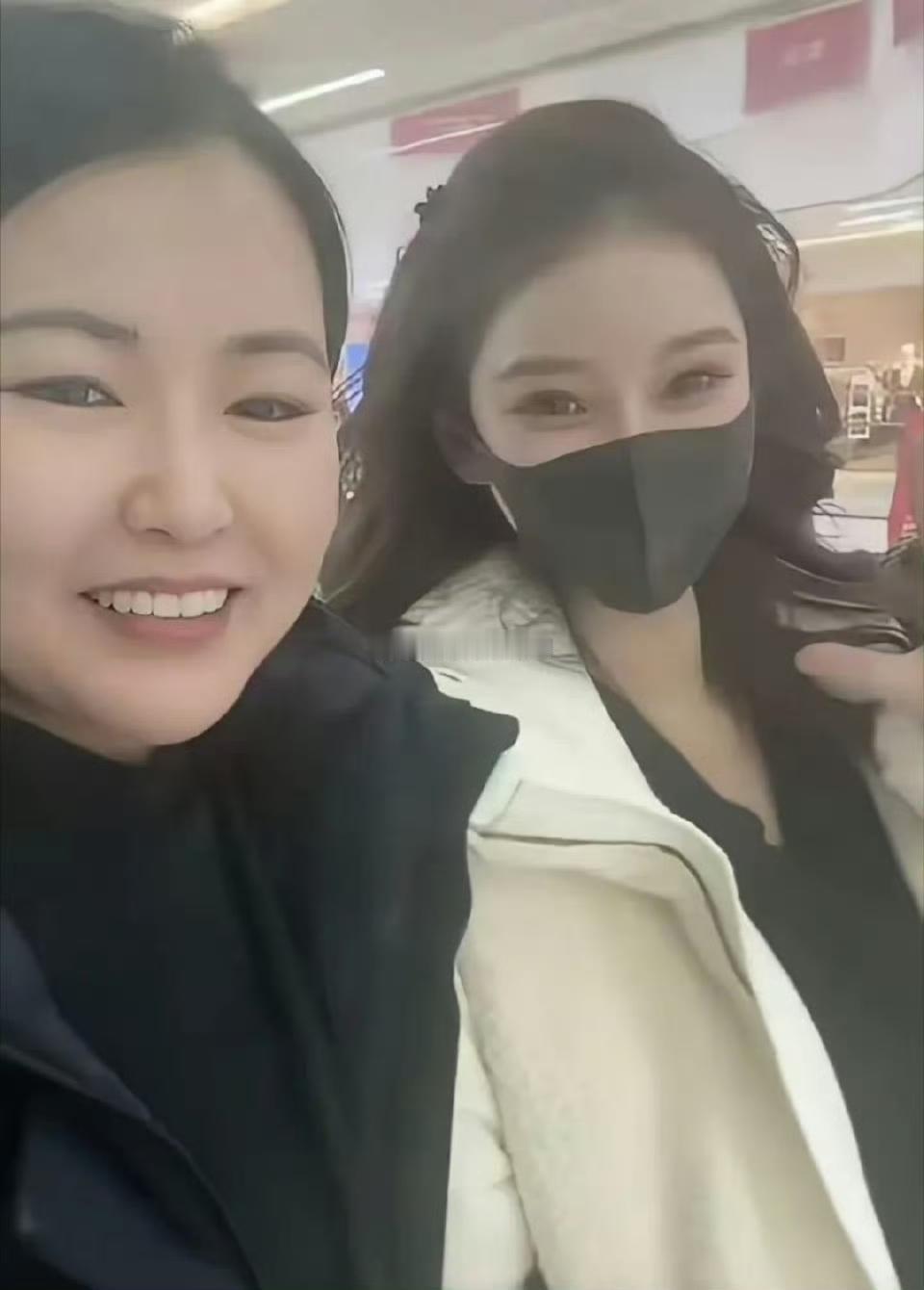 或许是有了大S的前车之鉴，马筱梅的婚姻经营得可好了，去哪都要跟着汪小菲，给足了陪