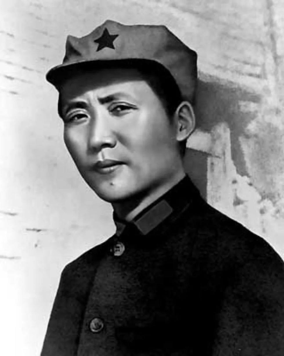众所周知，毛主席对李讷这个女儿非常疼爱，所以，李讷身上的很多秉性都和毛主席相似。
