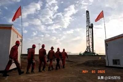 ​​​​中国地下又摸出“王炸”！13个亿吨油田集中现身，外媒酸了：命里带油？
 