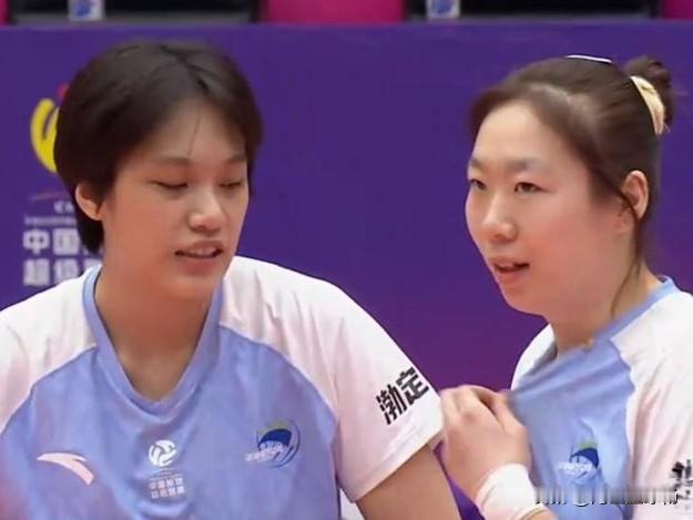 排超联赛第七轮上演精彩逆转，天津女排3-1力克河南队，跌宕起伏的战局背后，二传位