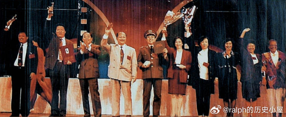 1992年11月1日第一届金鸡百花电影节奖获奖者合影。最佳导演奖-孙周《心香》，