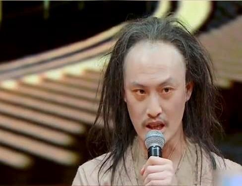 周星驰花了六年，耗资数亿，就为了这三秒钟的镜头。

电影放到40多分钟，一个光头