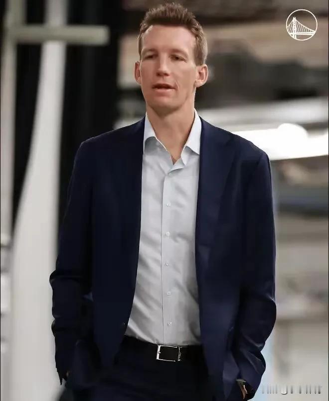 邓利维格局太小，如此拉扯库明加真不应该，斯通是榜样
勇士和库明加持续拉扯，续约谈