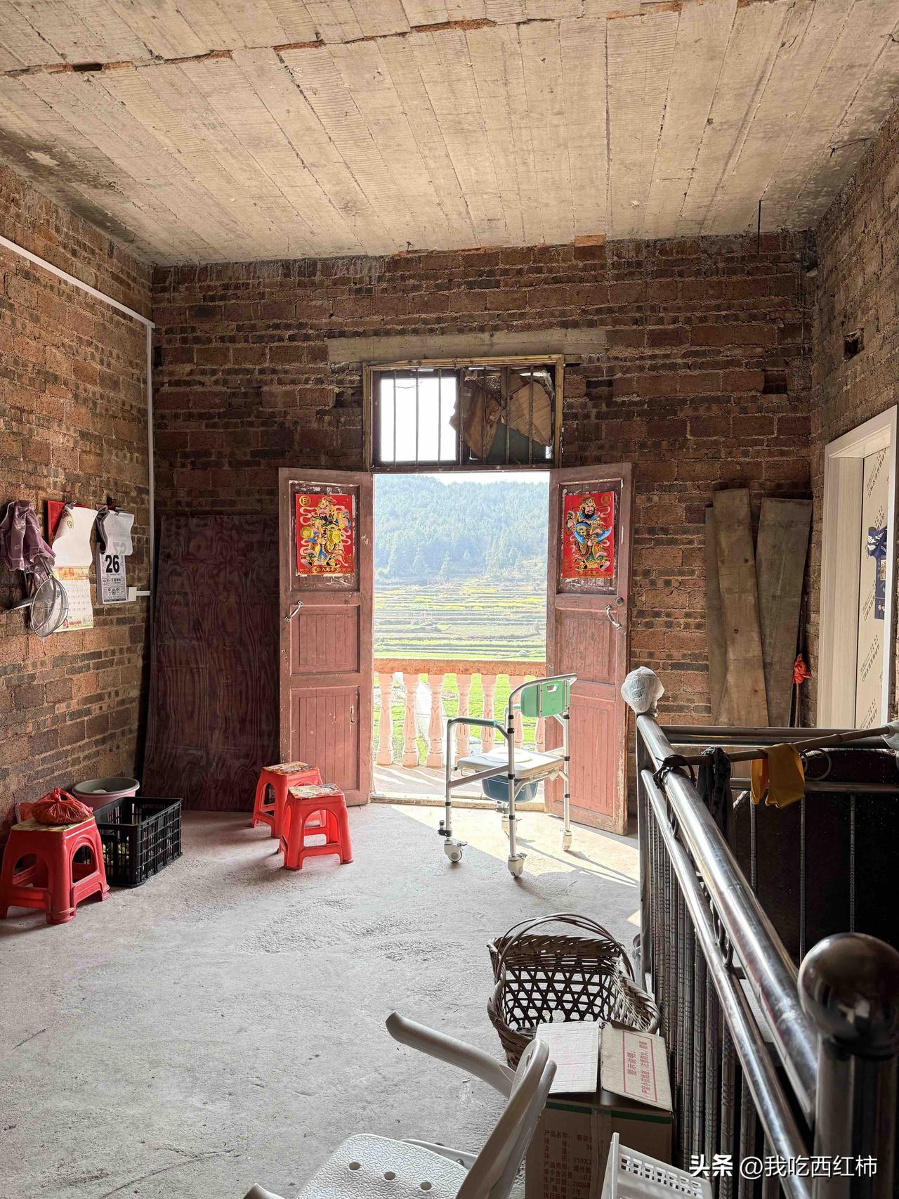 28岁，我卡在「孝」和「嫁」之间，进退两难！今年28岁了。
爸爸88岁，妈妈60