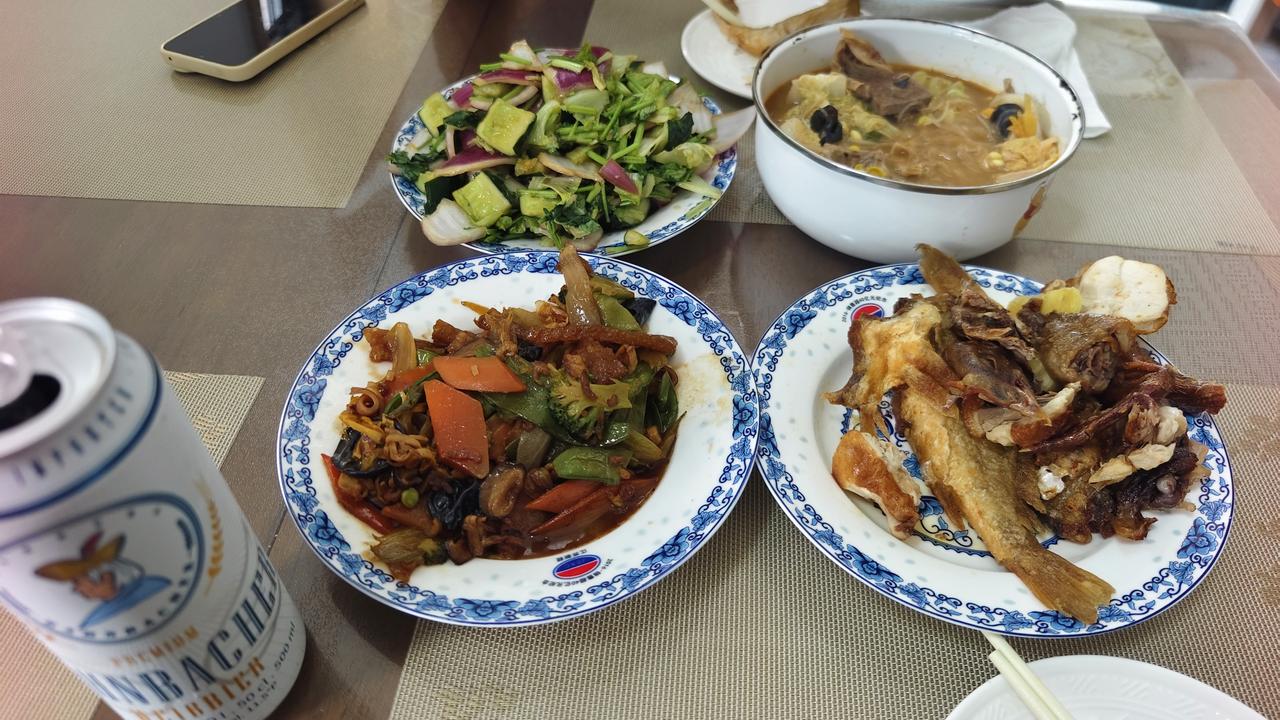 过完国庆节，我们得连吃两天剩菜，老爸老妈那边剩菜也很多。