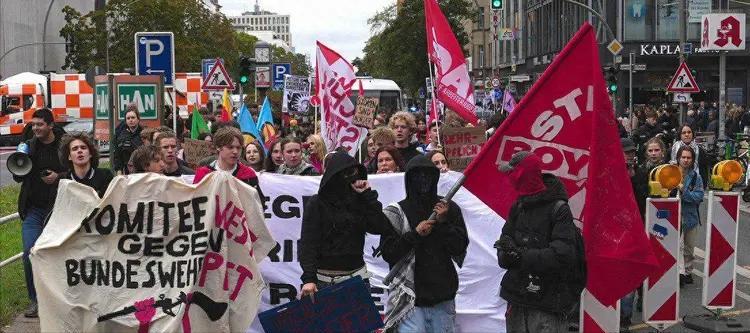 德国的千亿国防预算，到底喂肥了谁？9 月 25 日，4.5 万德国学生集体罢课上
