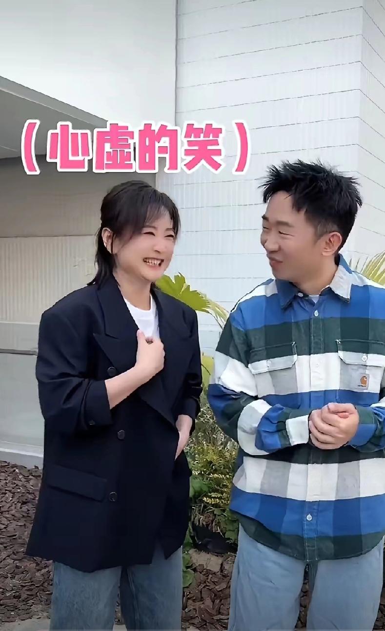 久未露面！贾玲和杨迪同框引热议，脸部明显变瘦，身形看着壮实
 
        