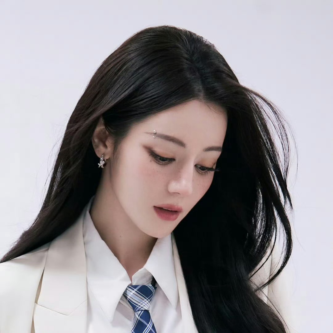 迪丽热巴路虎卫士全驭代言人迪丽热巴 dlrb 迪丽热巴 dlrb 热巴开卫士 初