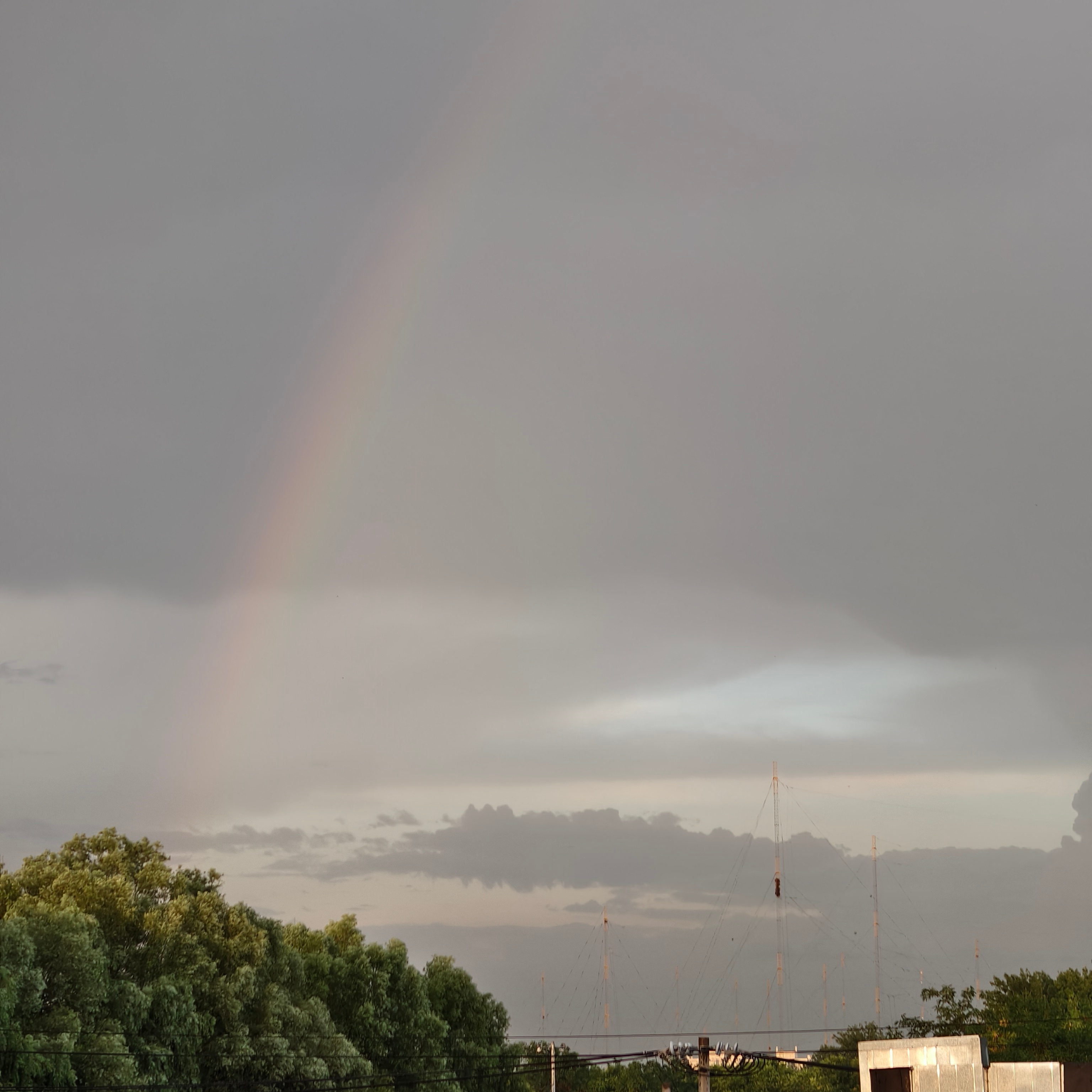 彩虹🌈一点点。 