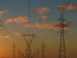 邻村一位老教师，今年老夫妻俩同岁都89岁了，身体挺硬朗的。
他自从退休后，从没闲