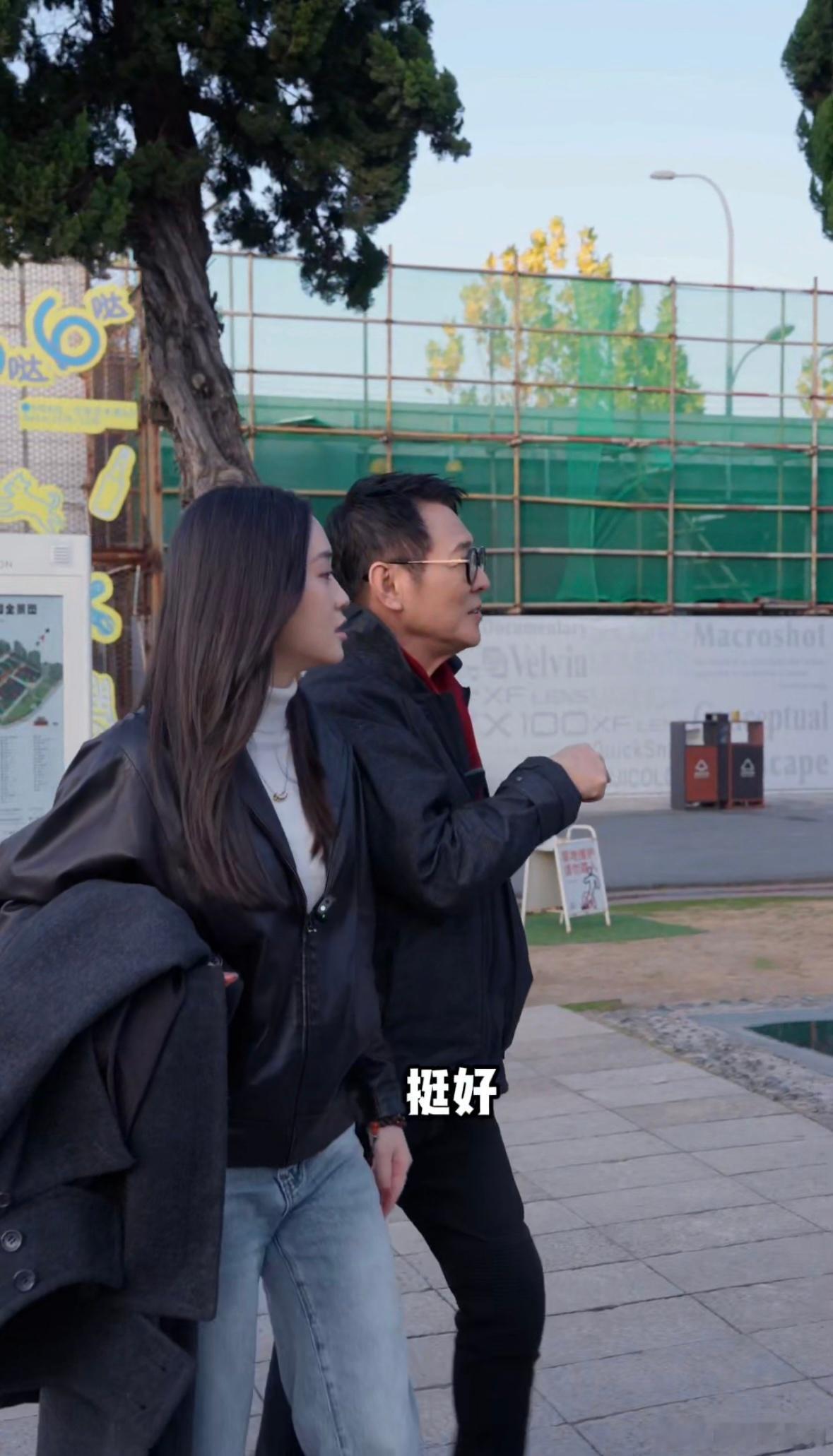 李连杰和女儿旅游松弛感 被李连杰带女儿出游的画面暖到了，没想到功夫巨星私下带娃居