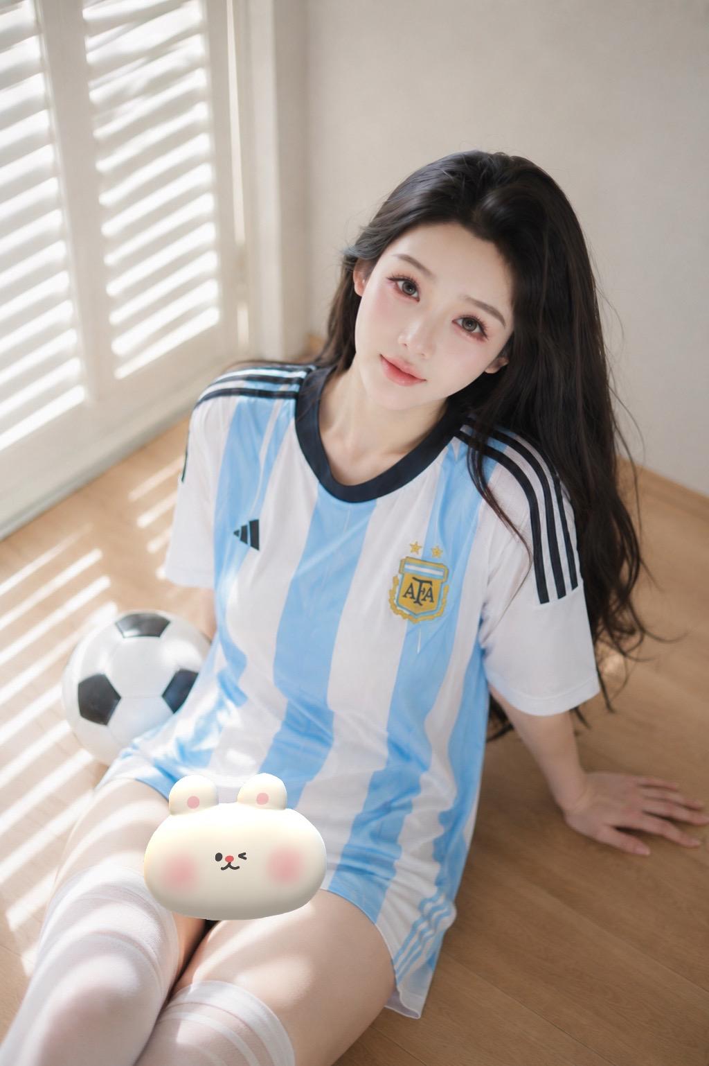 世界杯你和谁一起看球⚽️。