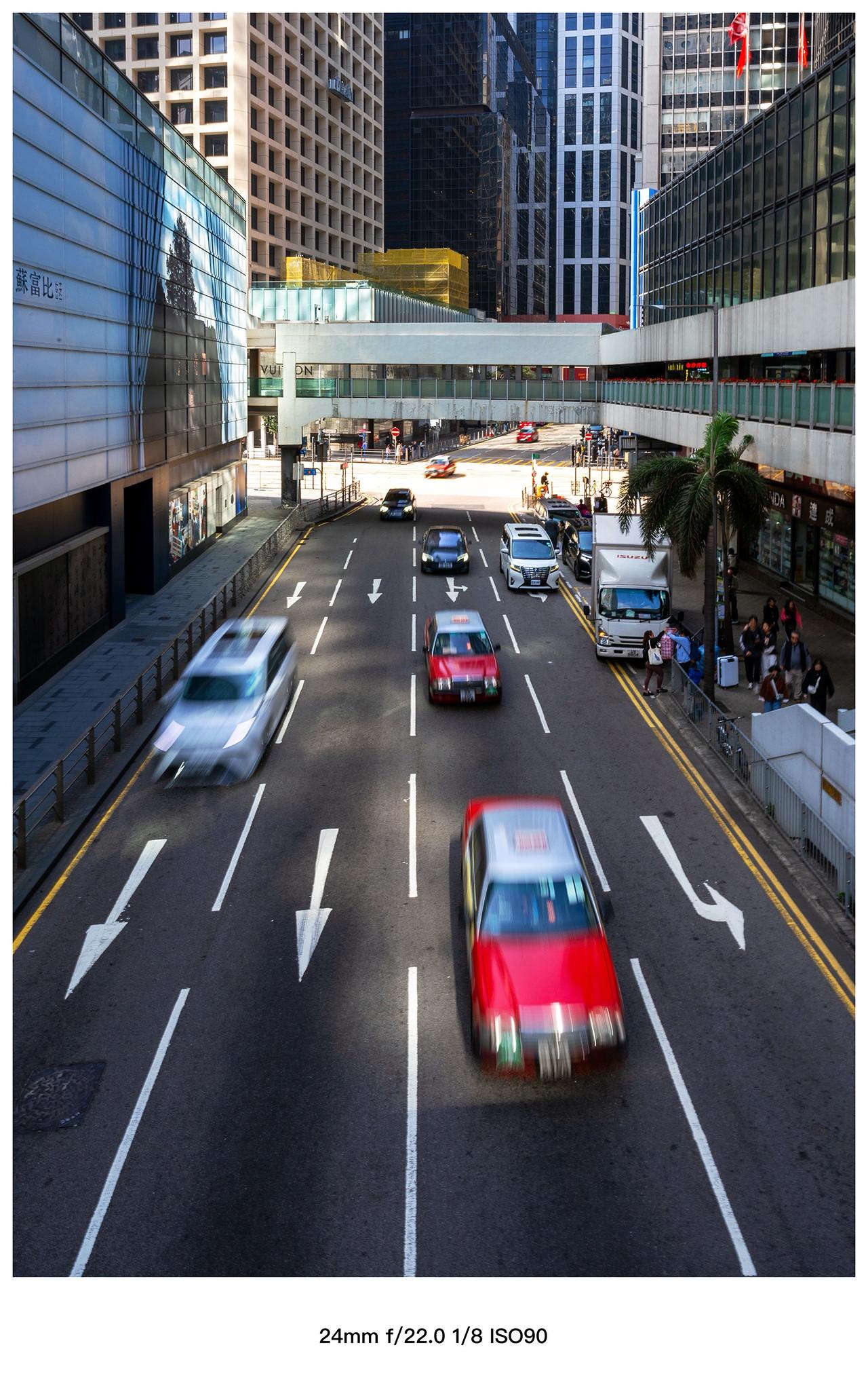 一样的车，不一样的路…把城市拍出电影感 每个人都在奔赴各自不同的人生 街景随拍 
