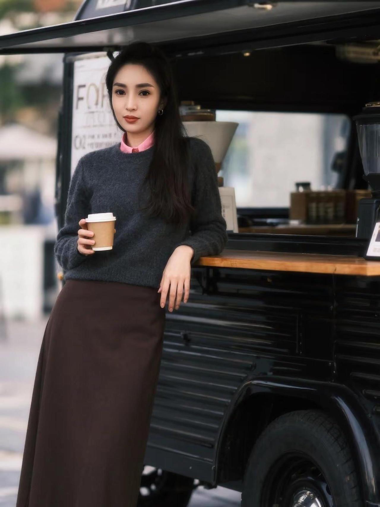 不要用你有限的生命为别人而活，不要让他人喧哗纷扰的见解没了自己内心的声音 ——乔