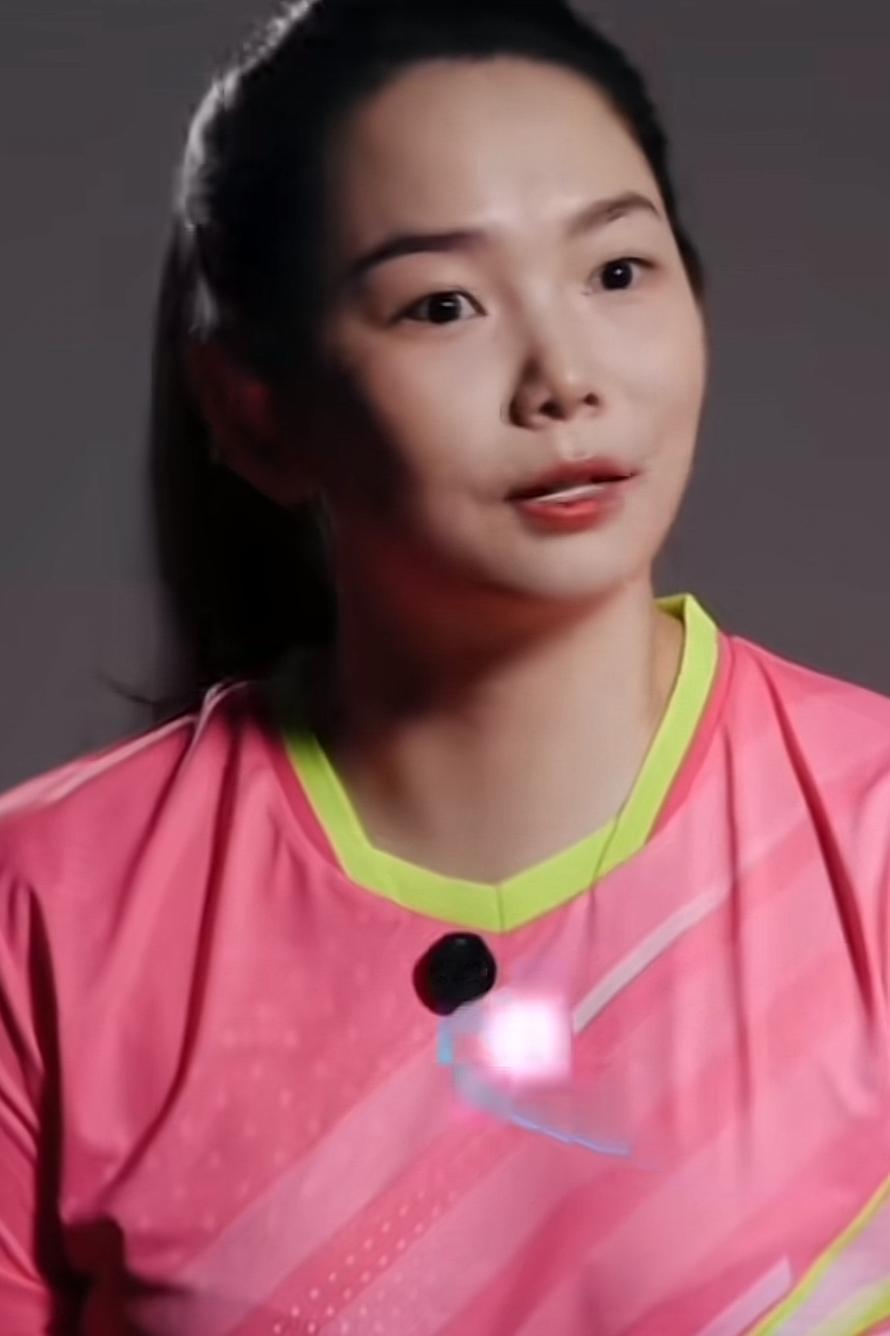 接受采访时何卓佳自豪地说：我站在欧冠赛场举起奖杯时，感觉我自己也很优秀！

何卓