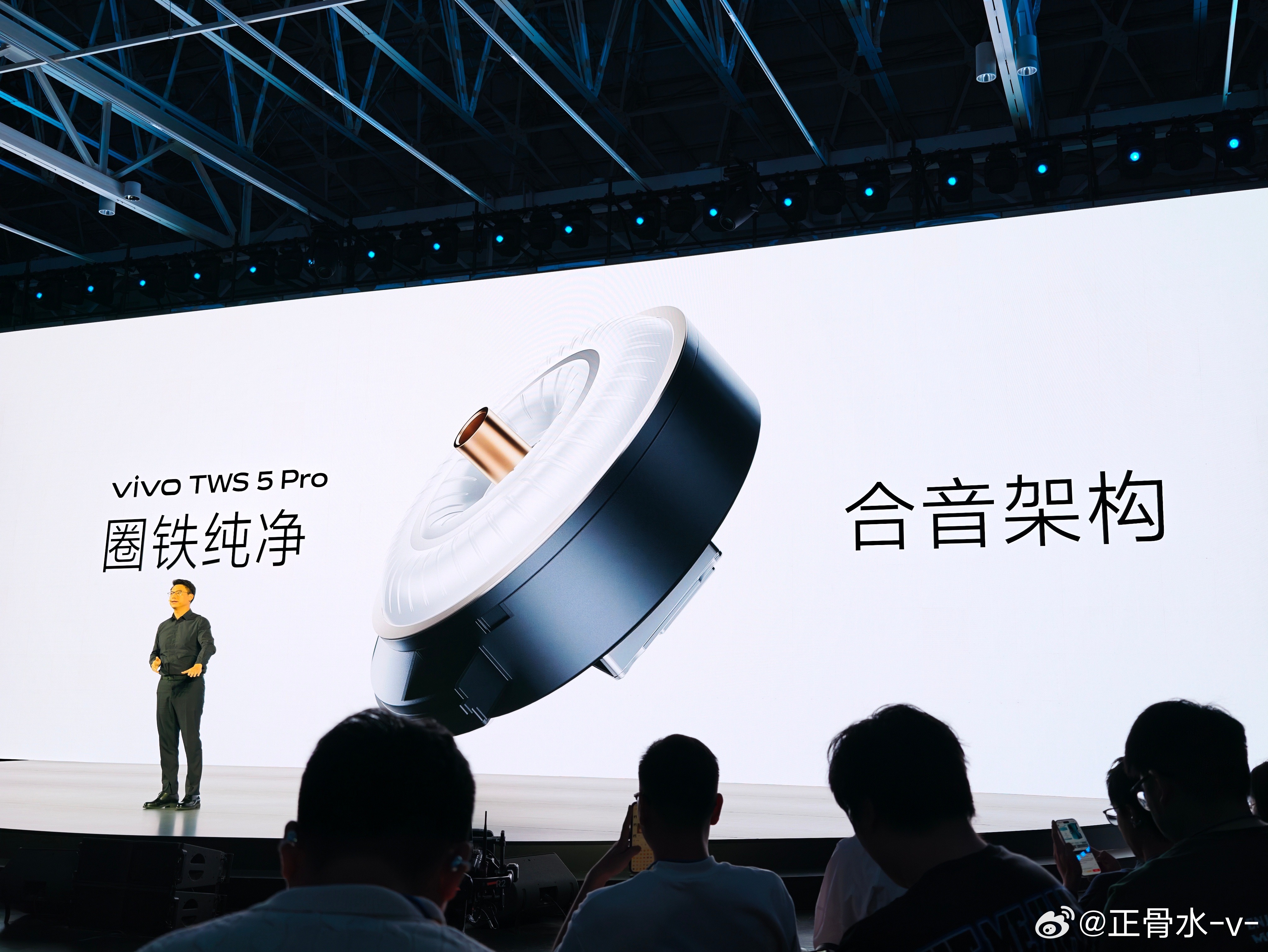 vivo TWS 5 Pro，动圈+动铁，高频和低频都兼顾了，有点东西 