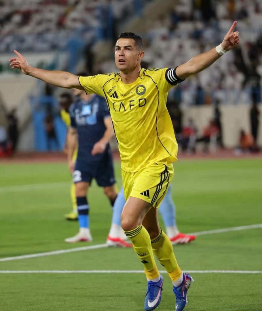 足坛逆生长神话再刷新！41岁C罗解锁30岁后505球里程碑，生涯968球距千球仅