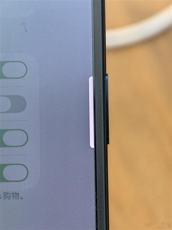 【iPhoneDuo指纹UI实体按键没对齐】作为苹果首款折叠屏，iPhone D