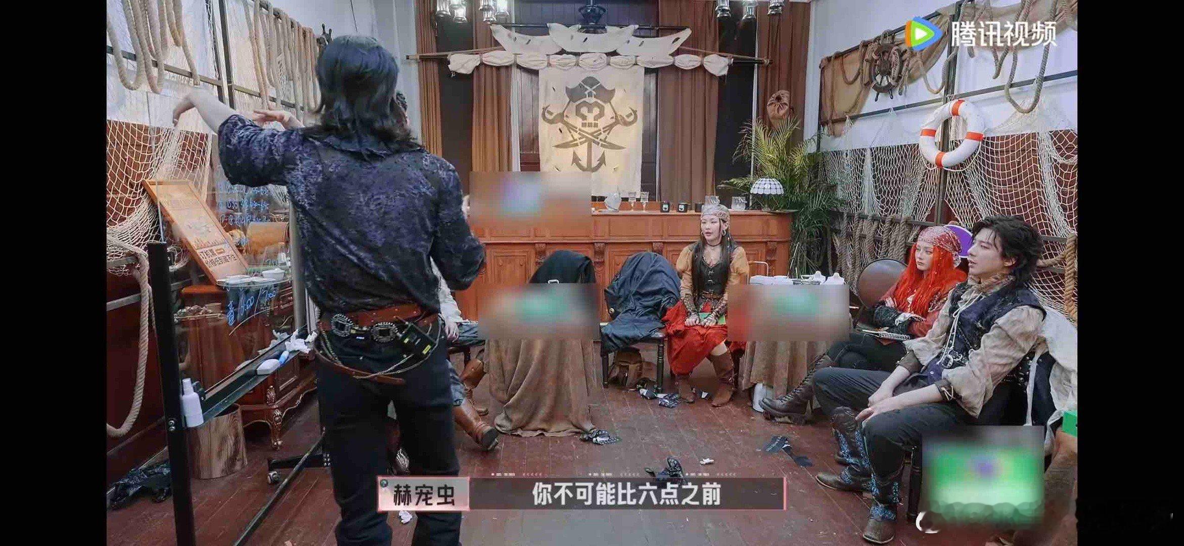 张凌赫细节猎人 张凌赫在节目里的表现太惊艳！凭借对留声机、暗门等细节的敏锐捕捉，