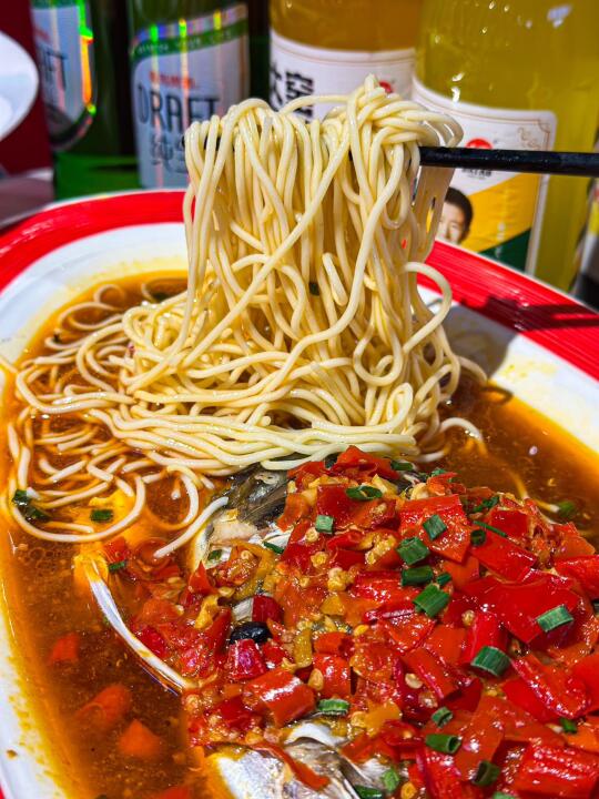 这家湘菜馆的鱼头让我连吃三碗饭！
