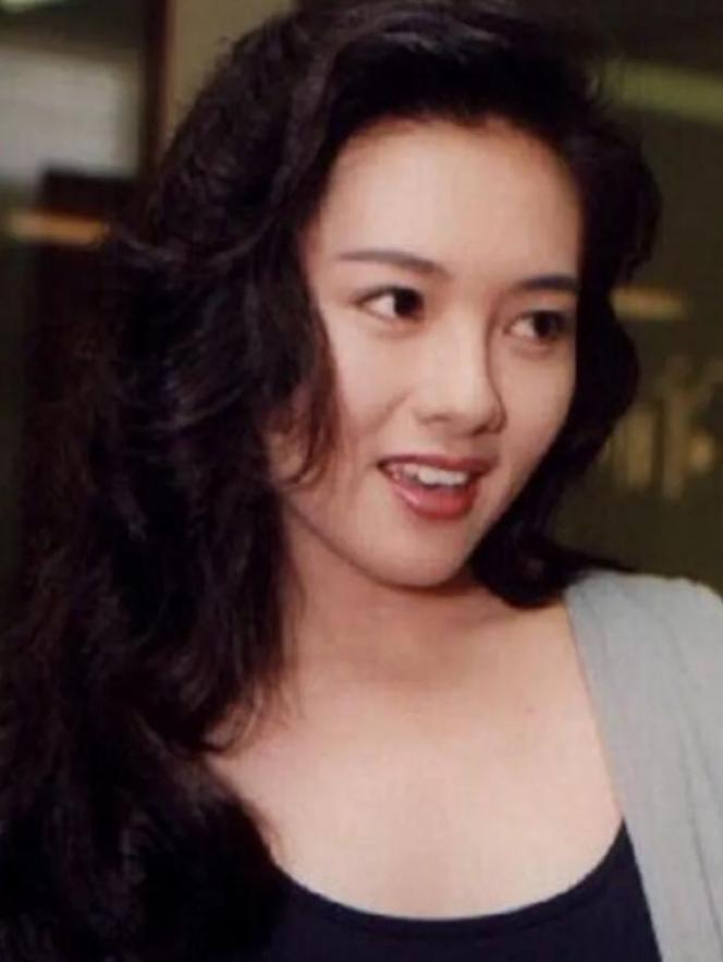 1996年，马上就要结婚的李丽珍，因为禁不住王晶高达400万片酬的诱惑，选择再次