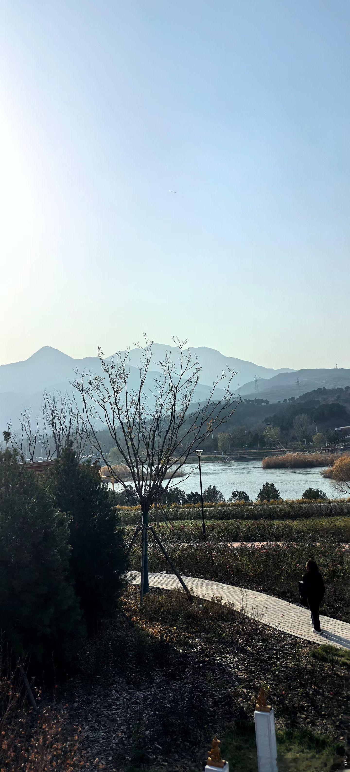 京郊永定河徒步丨秋冬荒景藏惊喜🌾“锻炼身体，保卫自己”果然没错！下午溜达到永定