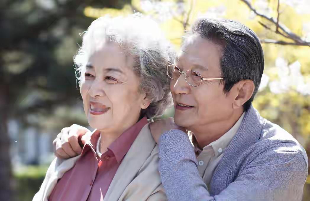 世间爹妈情最真
泪血溶入儿女身
殚竭心力终为子
可怜天下父母心