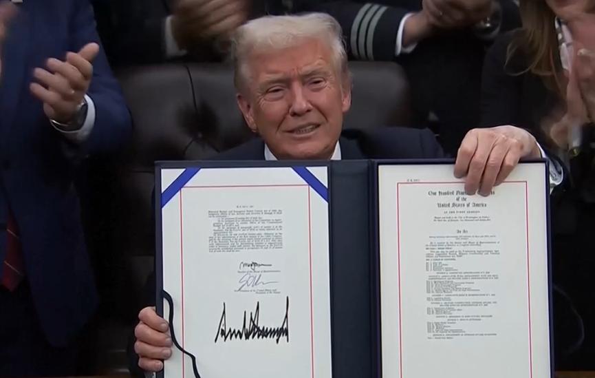 ·特朗普为什么每次一上台就先搞东大呢？说白了，因为东大最肥，如果跪了，30多万亿