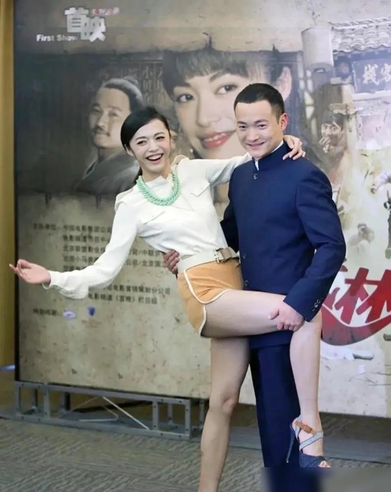 抱着姚晨的“吕秀才”，曾把另一个女星吓到喊救命。
 
电影发布会上，他当着所有镜