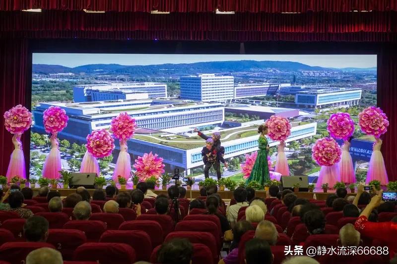 提高工作效率，优化服务环节，利民便民是基层单位的必选项；
态度和蔼、服务热情是窗