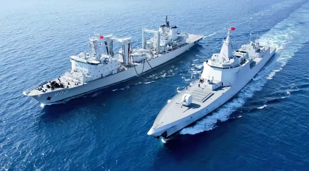 燃！中国海军豪华编队穿大隅海峡，055大驱领衔赴西太平洋，日本紧急紧盯
 
近日