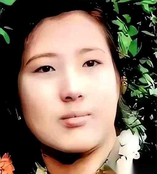 趁爹妈不注意，一个女大学生，连夜从家里“逃”了出去。
她爹气得撂下狠话：你敢踏出