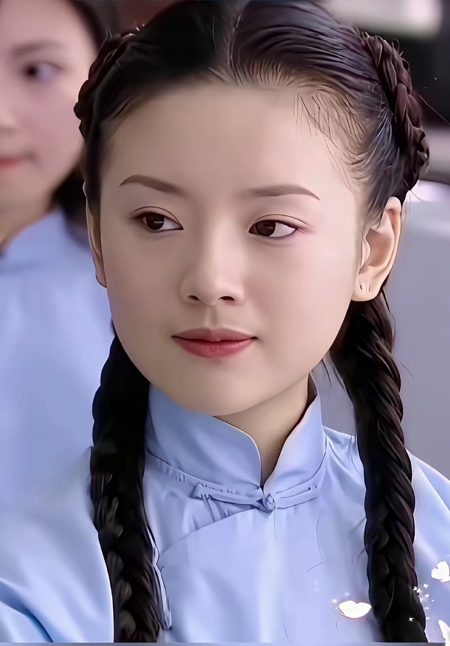 当年演《金粉世家》中的冷清秋董洁，当时可是娱乐圈封神的白月光，如今45岁的董洁完